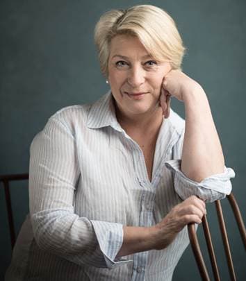 Caroline Quentin headshot